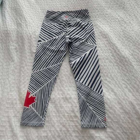 Silver Icing limited edition yoga crops. Size  XS - Picture 3 of 5